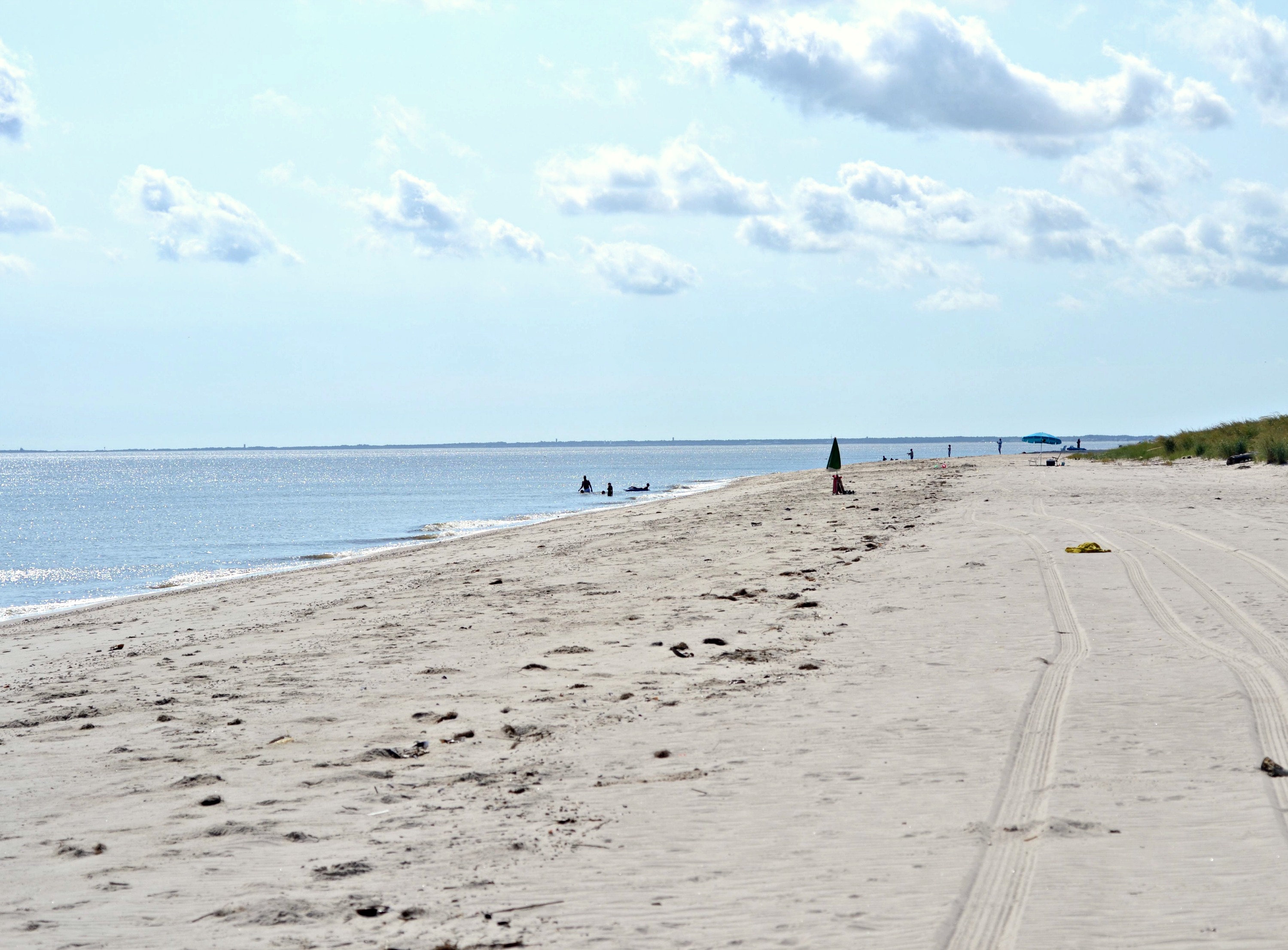 Photo of deserted Broadkill Beach